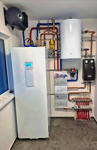 https://girrawheenhotwater.com.au/uploads/2025/06/electric-hot-water-system-16929.jpg
