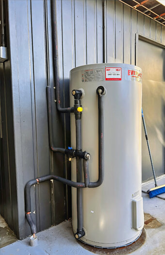 https://girrawheenhotwater.com.au/uploads/2025/06/electric-hot-water-system-68504.jpg