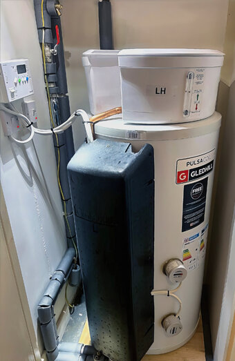 https://girrawheenhotwater.com.au/uploads/2025/06/electric-hot-water-system-70649.jpg