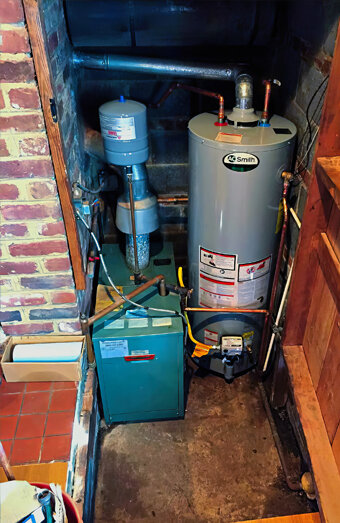 https://girrawheenhotwater.com.au/uploads/2025/06/gas-hot-water-system-50310.jpg