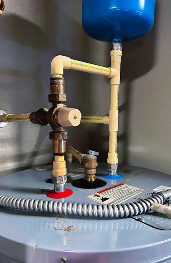 https://girrawheenhotwater.com.au/uploads/2025/06/gas-hot-water-system-63012.jpg