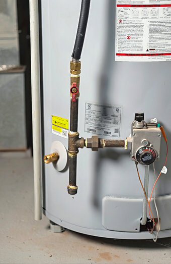 https://girrawheenhotwater.com.au/uploads/2025/06/gas-hot-water-system-65811.jpg