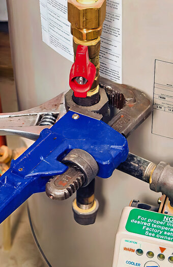 https://girrawheenhotwater.com.au/uploads/2025/06/hot-water-servicing-15633.jpg