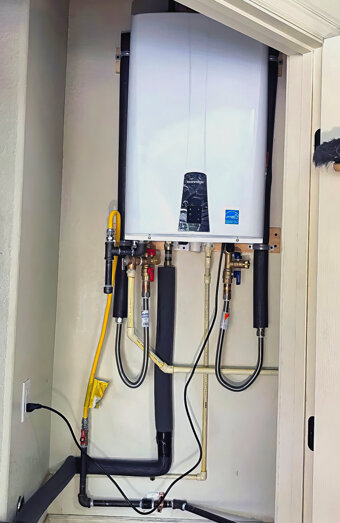 https://girrawheenhotwater.com.au/uploads/2025/06/instant-hot-water-systems-35536.jpg