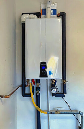 https://girrawheenhotwater.com.au/uploads/2025/06/thermostatic-water-systems-94011.jpg